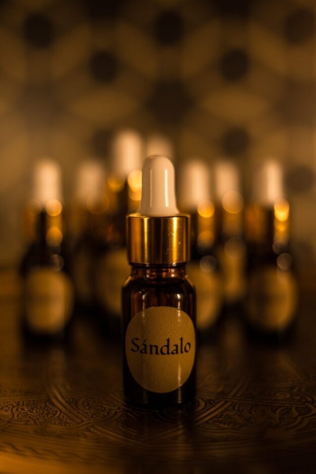 Aceite esencial de Sandalo-Spa Hammam Farasha Barcelona Aceite esencial de Sandalo-Spa Hammam Farasha Barcelona