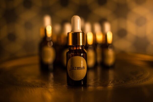 Aceite esencial de jazmin Spa Hammam Farasha Barcelona Aceite esencial de jazmin Spa Hammam Farasha Barcelona